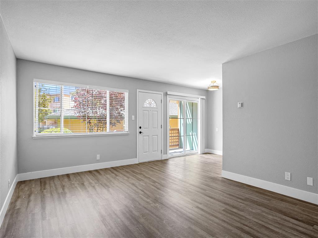 Peninsula Pines Apartments photo 5